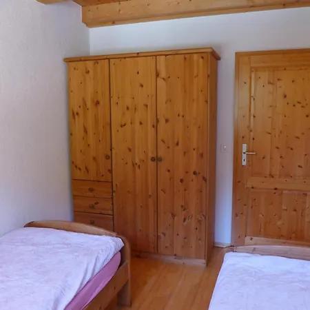 Mit 4 Schlafzimmer Apartment *